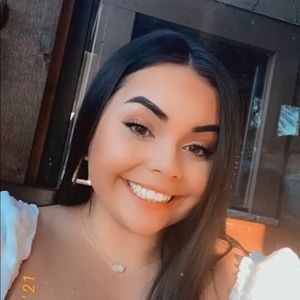 Meet your Posher, Caroline